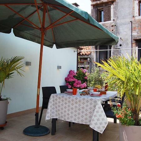 Loft Due Cuori Con Terrazza Apartment Venice Luaran gambar